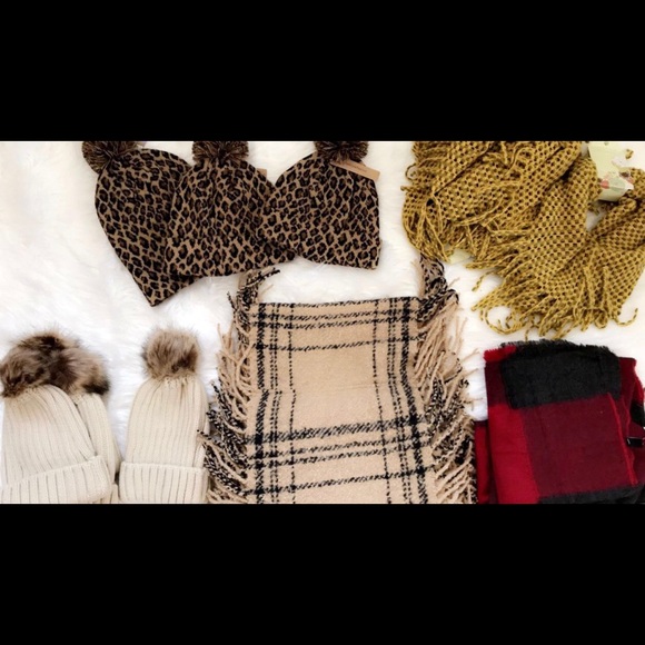 Last one! NWT Buffalo Plaid Scarf/Wrap - Picture 7 of 7